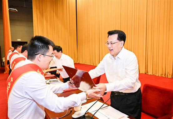 袁家军颁奖图